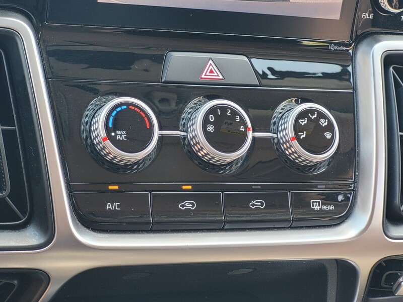 2023 Kia Sorento LX photo 22