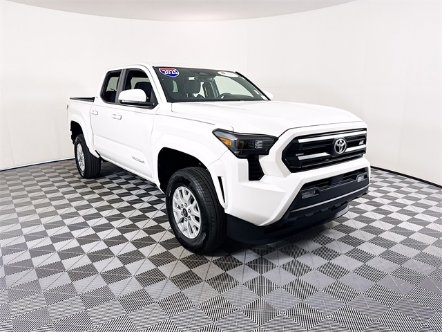 2025 Toyota Tacoma SR5's photo