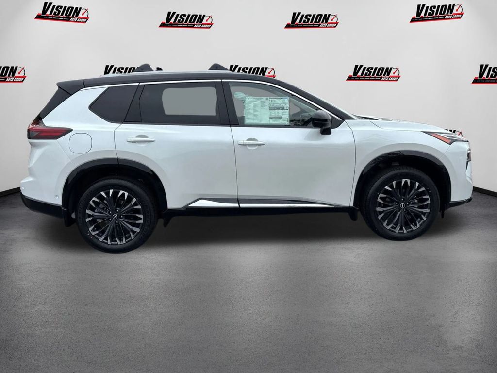 2026 Nissan Rogue Platinum photo 3