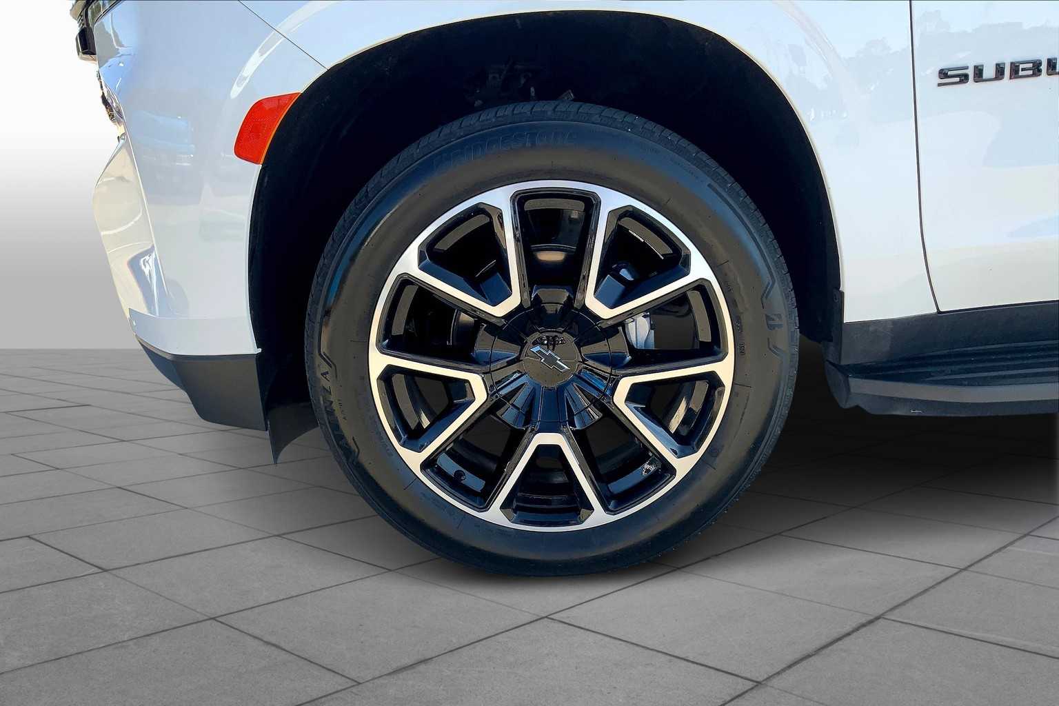 2024 Chevrolet Suburban RST photo 10