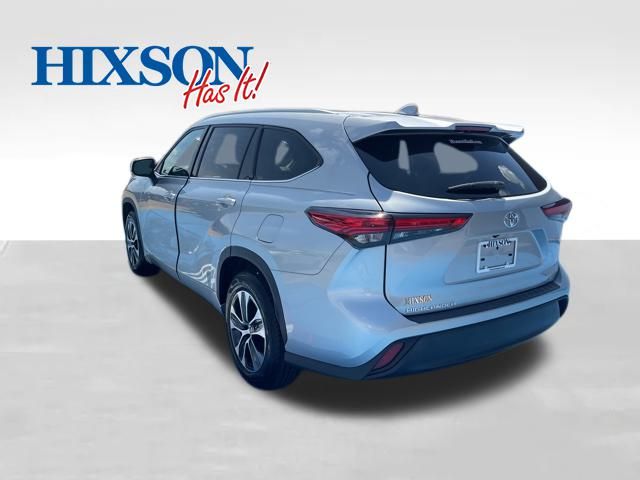 2022 Toyota Highlander XLE photo 5