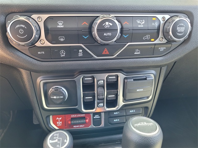2025 Jeep Gladiator Willys photo 23