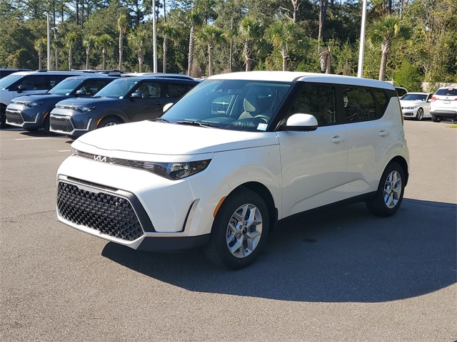2025 Kia Soul LX S photo 3