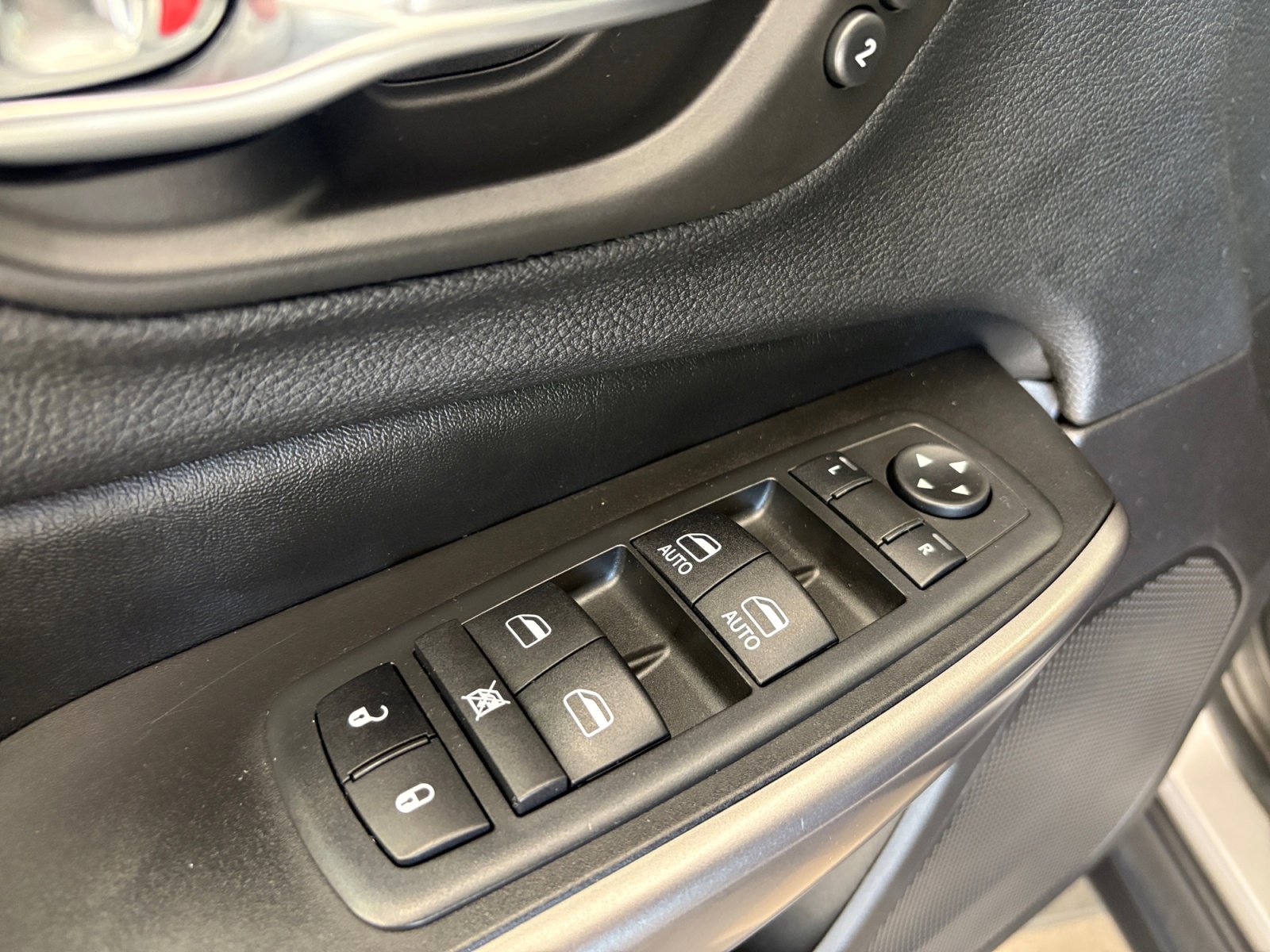 2020 Jeep Cherokee Limited photo 25