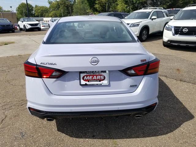 2025 Nissan Altima 2.5 SR photo 3