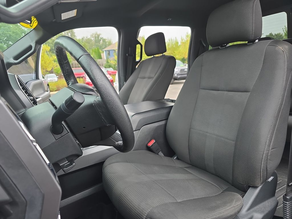 2015 Ford F-150 XLT photo 11