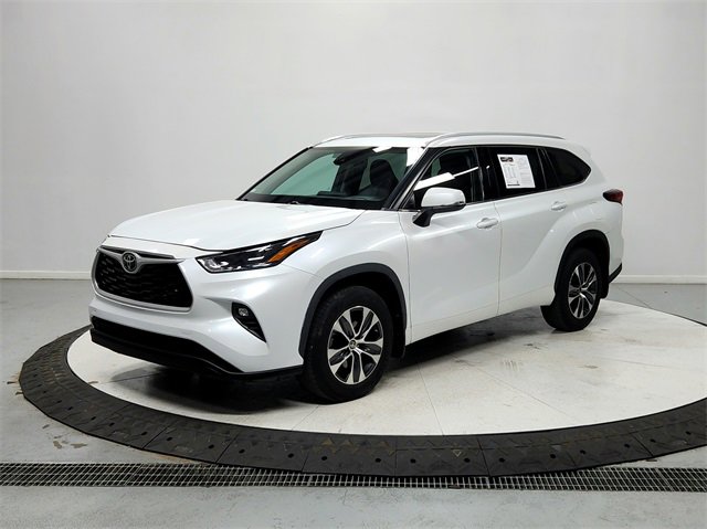 2022 Toyota Highlander XLE photo 3