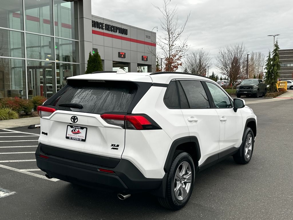 2025 Toyota RAV4 XLE photo 2