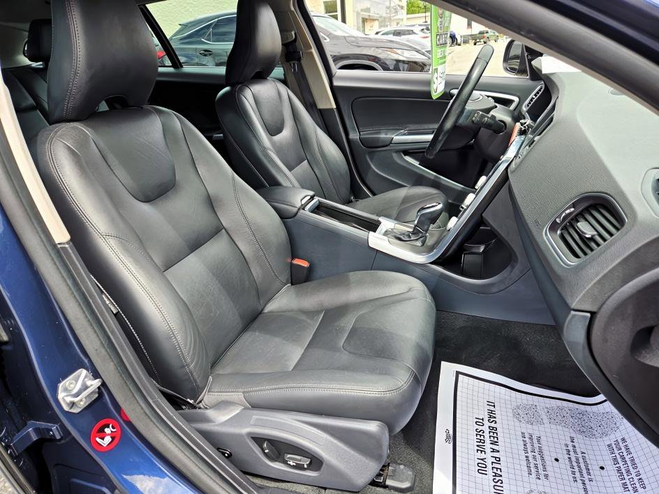 2015 Volvo V60 T5 Drive-E Platinum photo 12