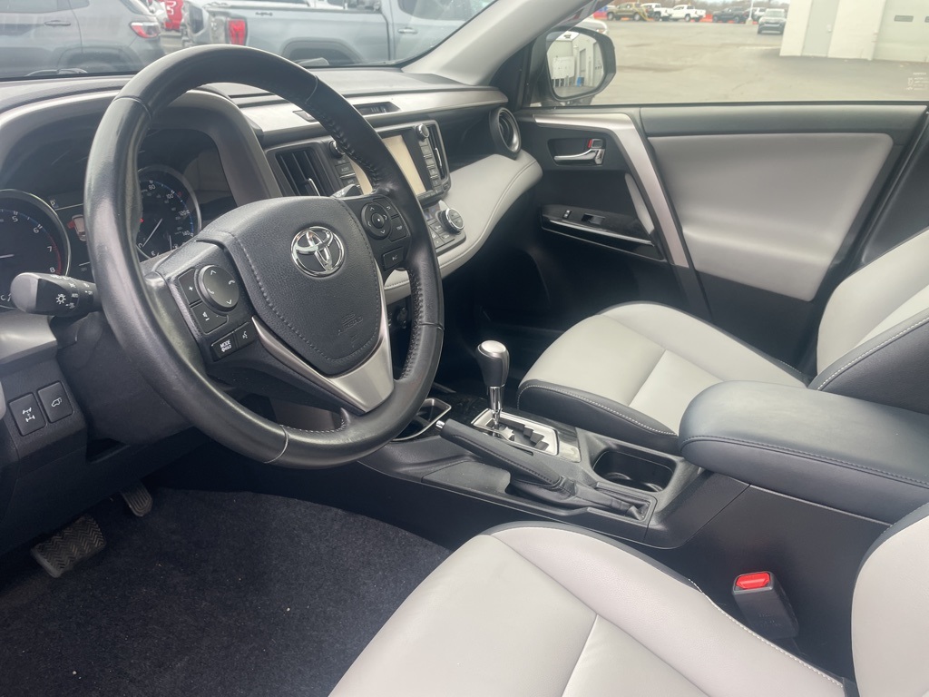 2018 Toyota RAV4 Limited photo 3