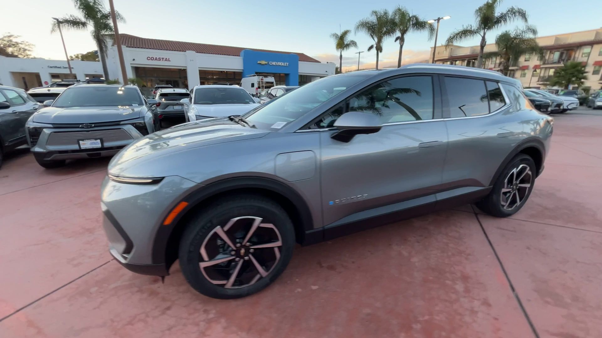 2026 Chevrolet Equinox EV 1LT photo 4