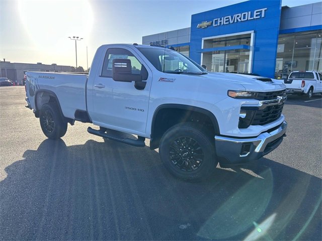 2026 Chevrolet Silverado 3500HD LT photo 2