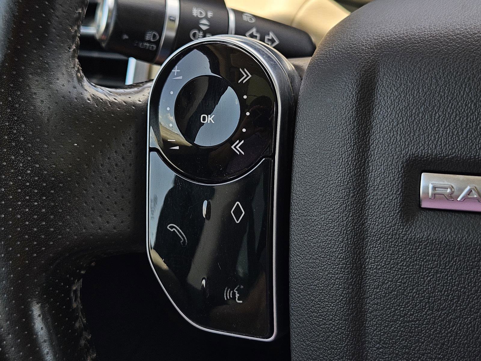 2018 Land Rover Range Rover Sport HSE photo 14