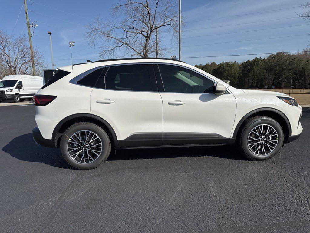 2025 Ford Escape Plug-In Hybrid photo 13