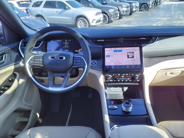 2025 Jeep Grand Cherokee Limited photo 8