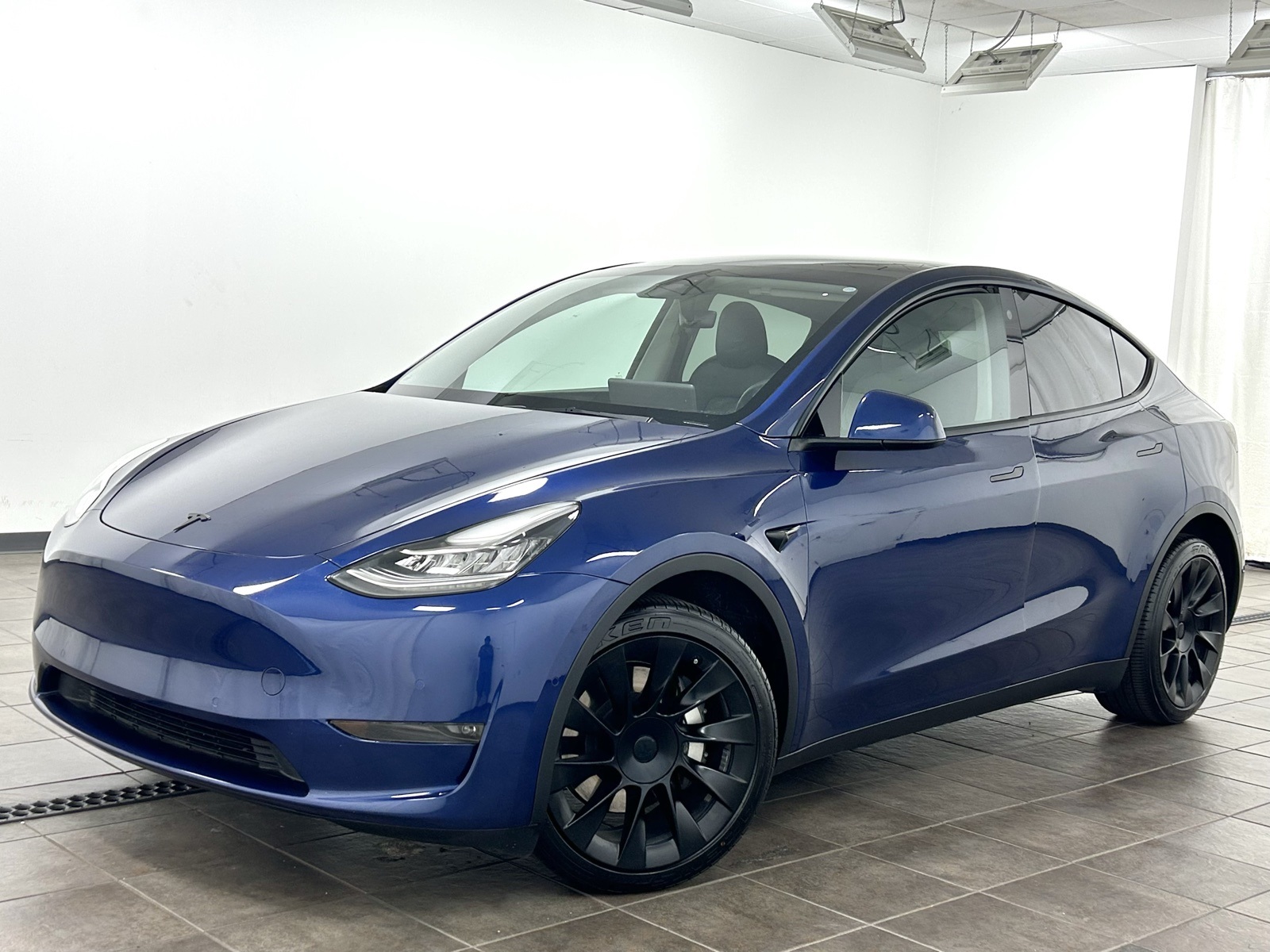 Used 2022 Tesla Model Y Long Range with VIN 7SAYGDEE4NF314207 for sale in Elmhurst, IL