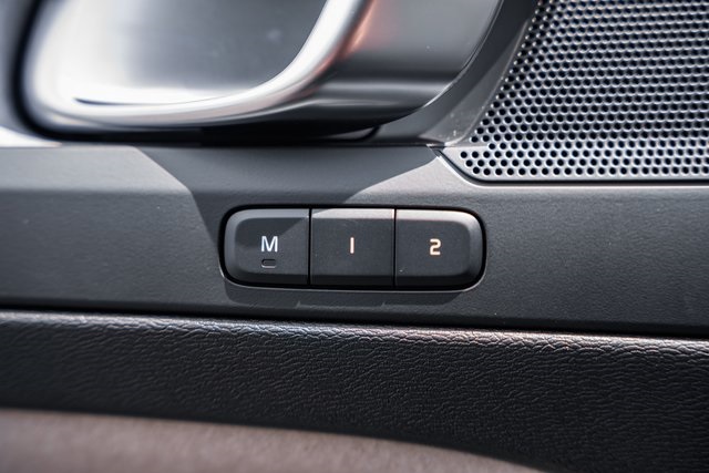 2025 Volvo XC40 Plus photo 31