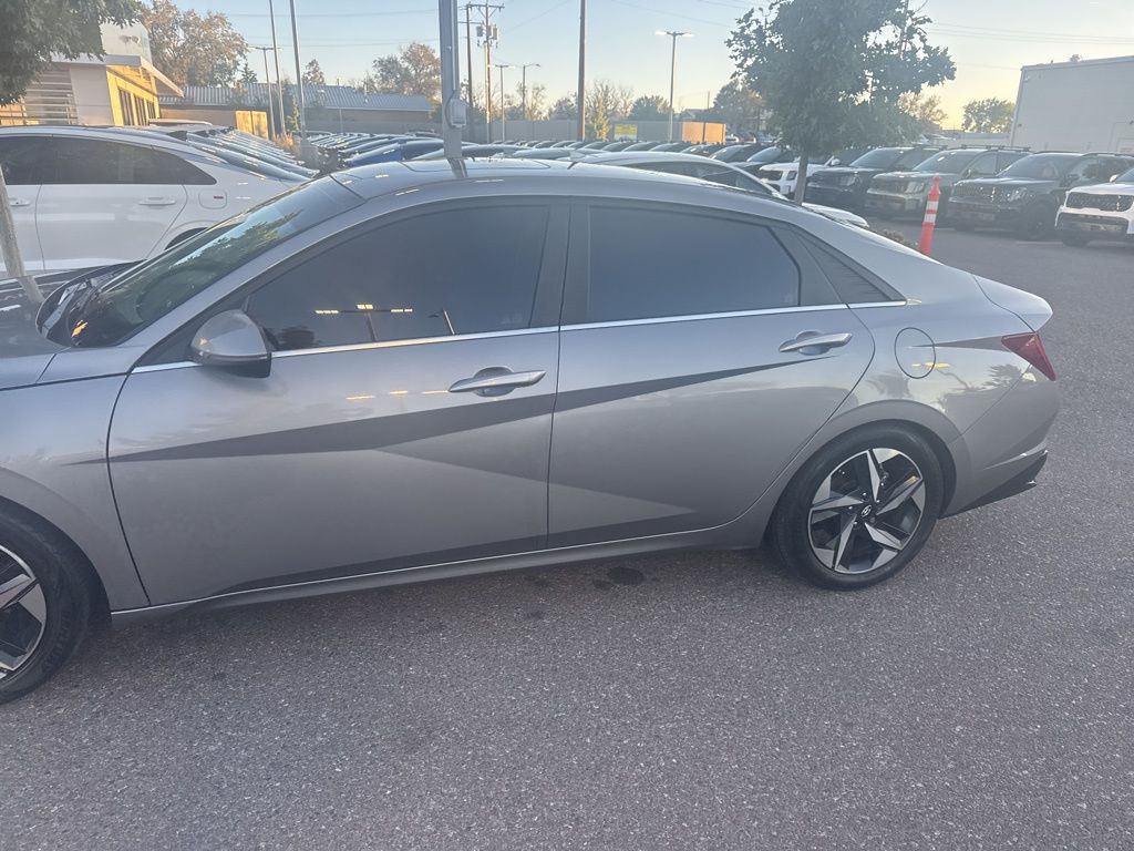 2023 Hyundai Elantra Hybrid Limited photo 4