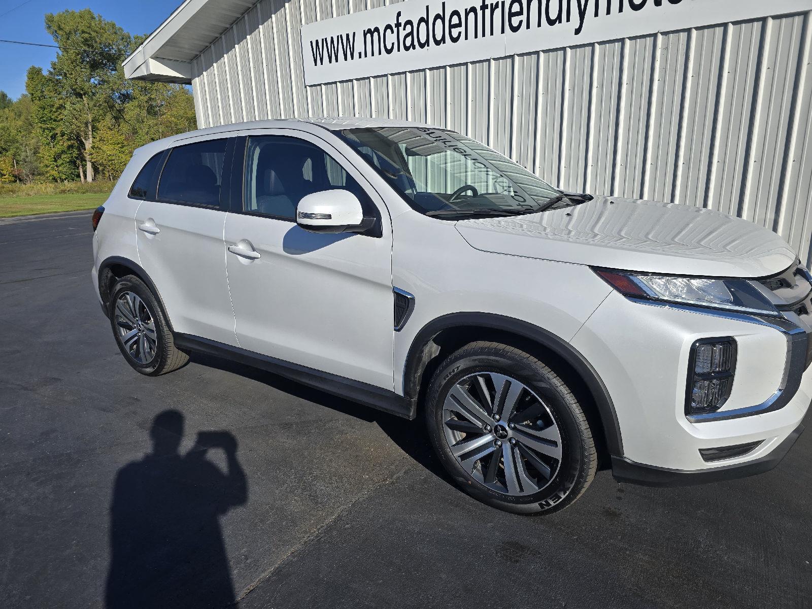 2024 Mitsubishi Outlander ES LE SE photo 2