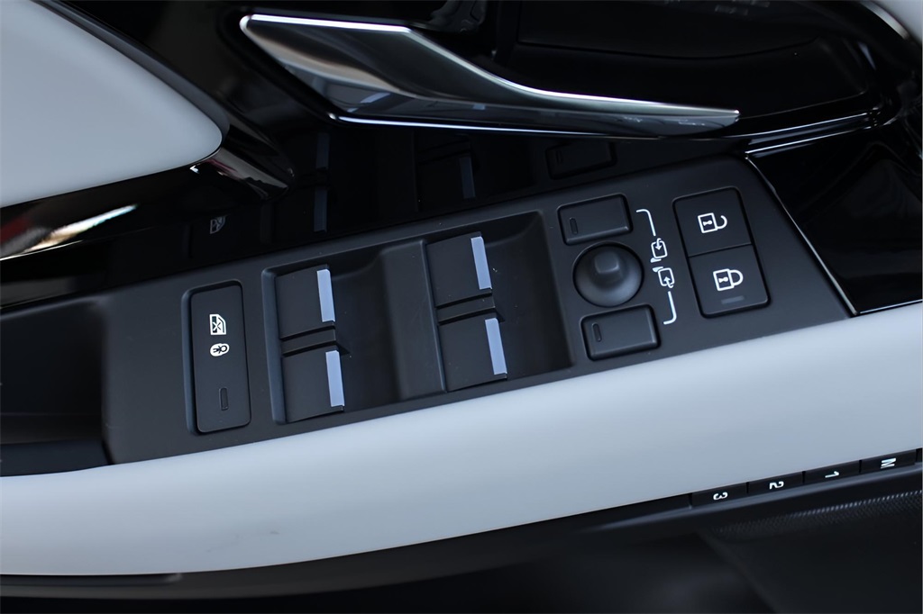 2026 Land Rover Range Rover Evoque S photo 11