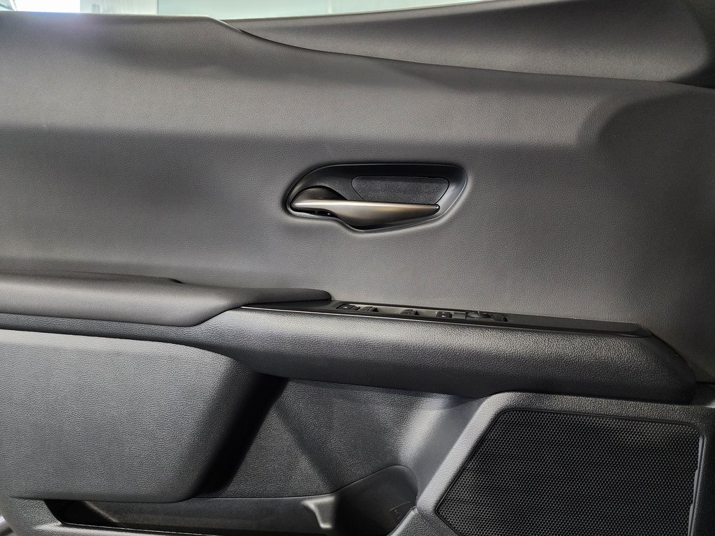 2025 Lexus UX photo 12