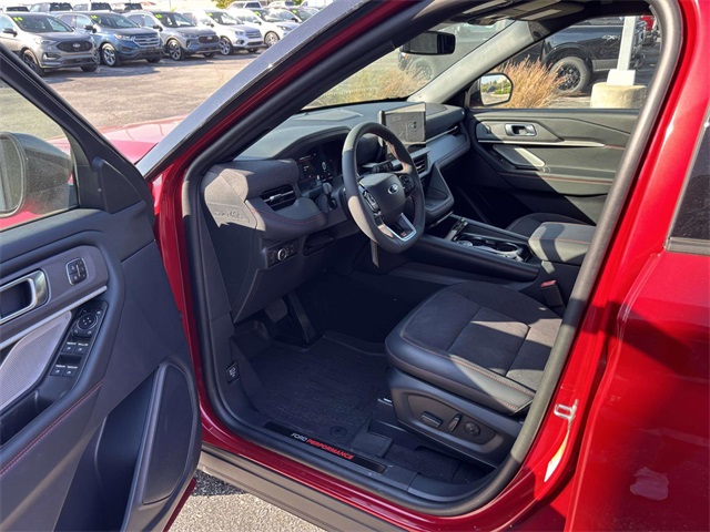 2025 Ford Explorer ST photo 8
