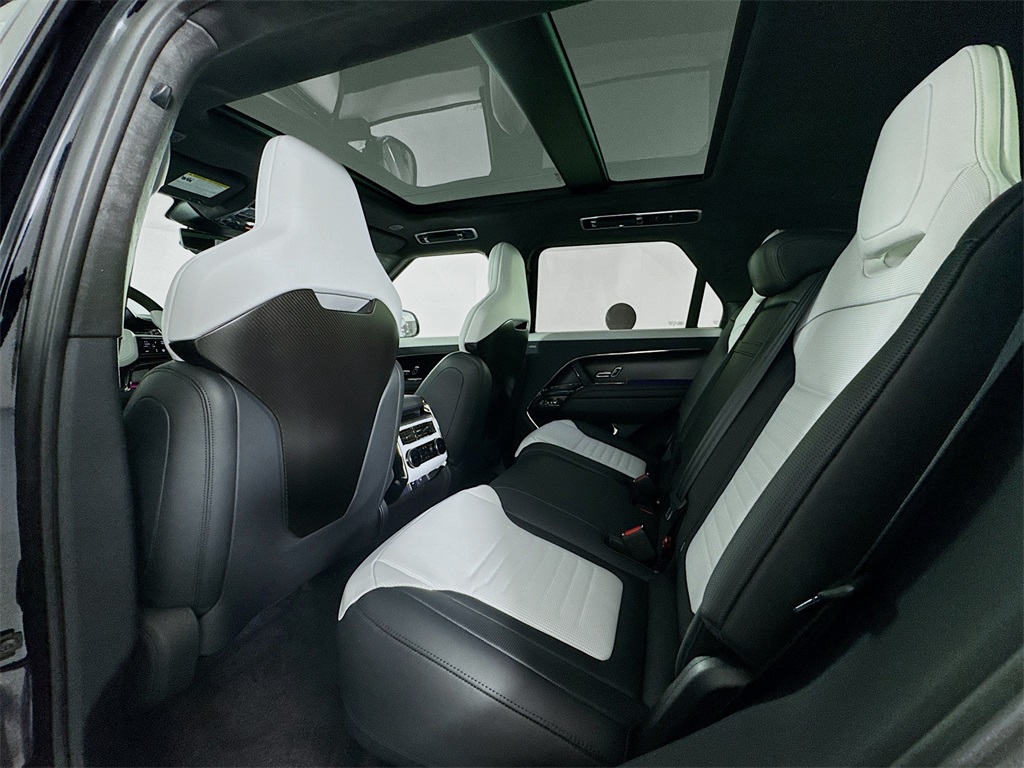2025 Land Rover Range Rover Sport photo 18