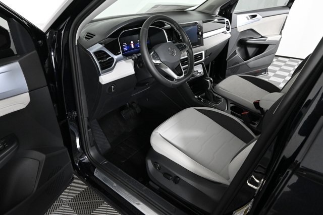 2025 Volkswagen Taos SE photo 15