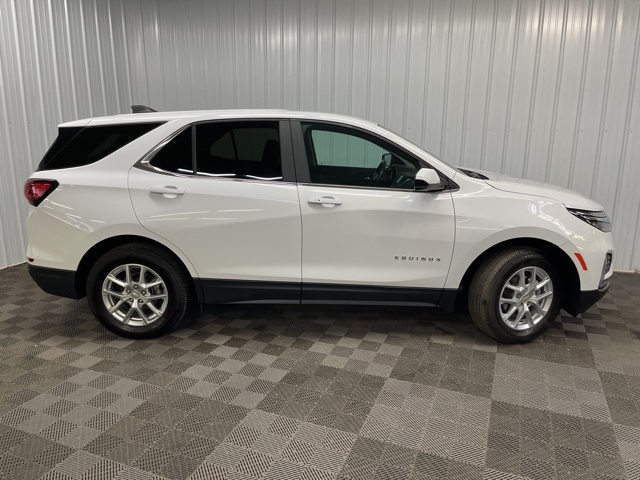 2022 Chevrolet Equinox LT photo 2