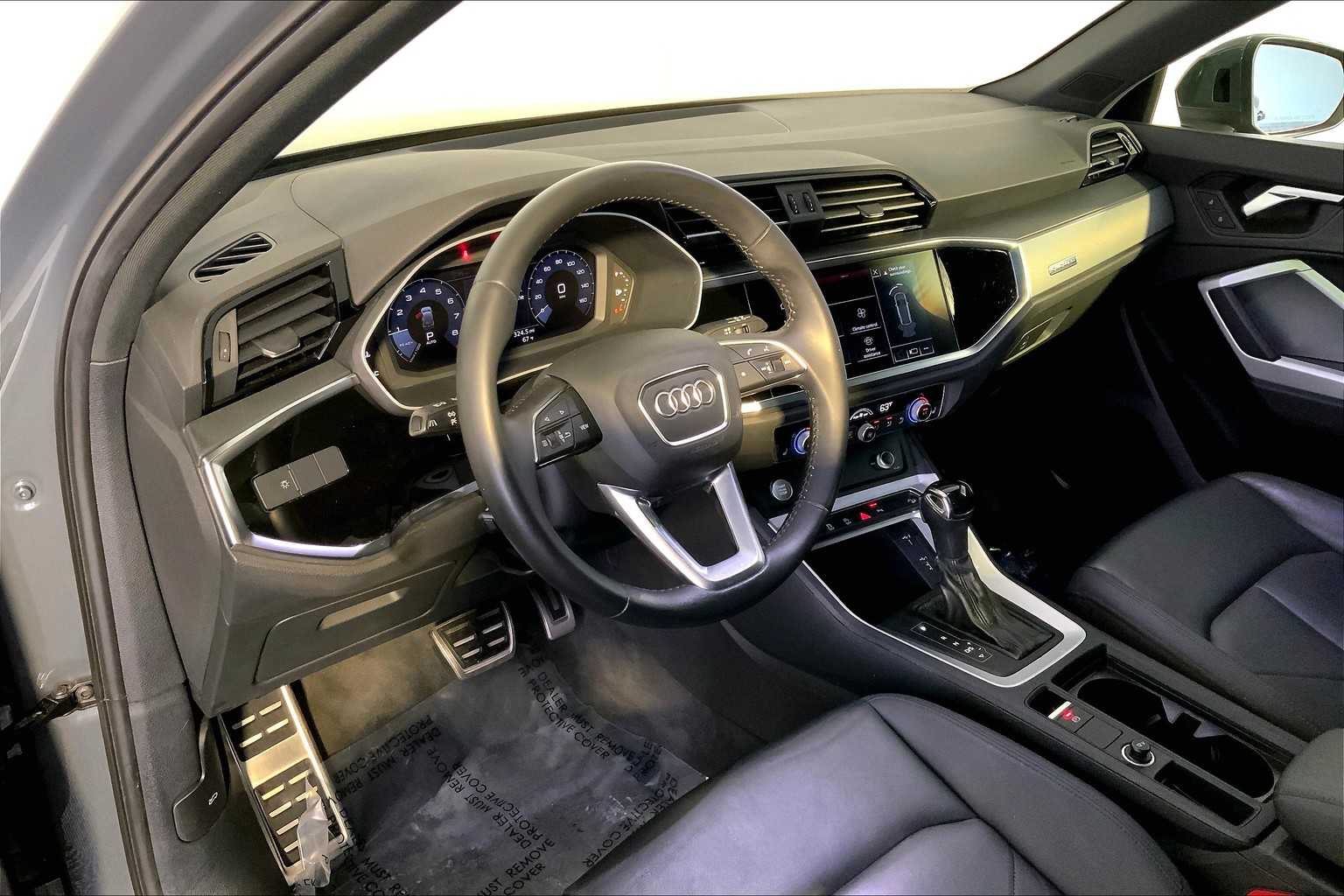2020 Audi Q3 Premium photo 16