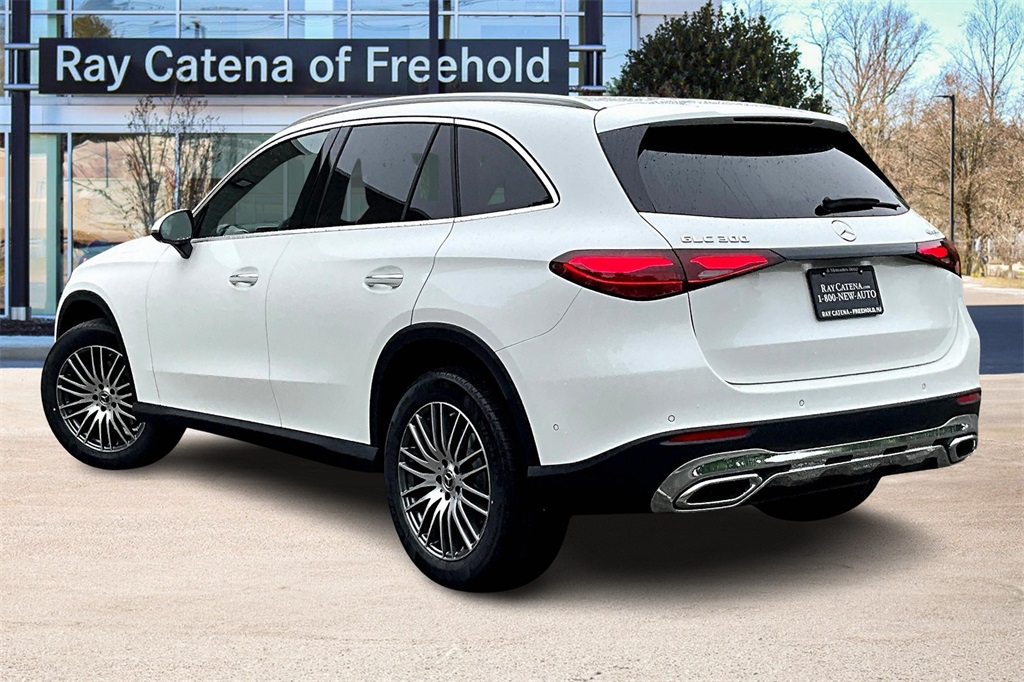 2025 Mercedes Benz GLC 300 4MATIC photo 3