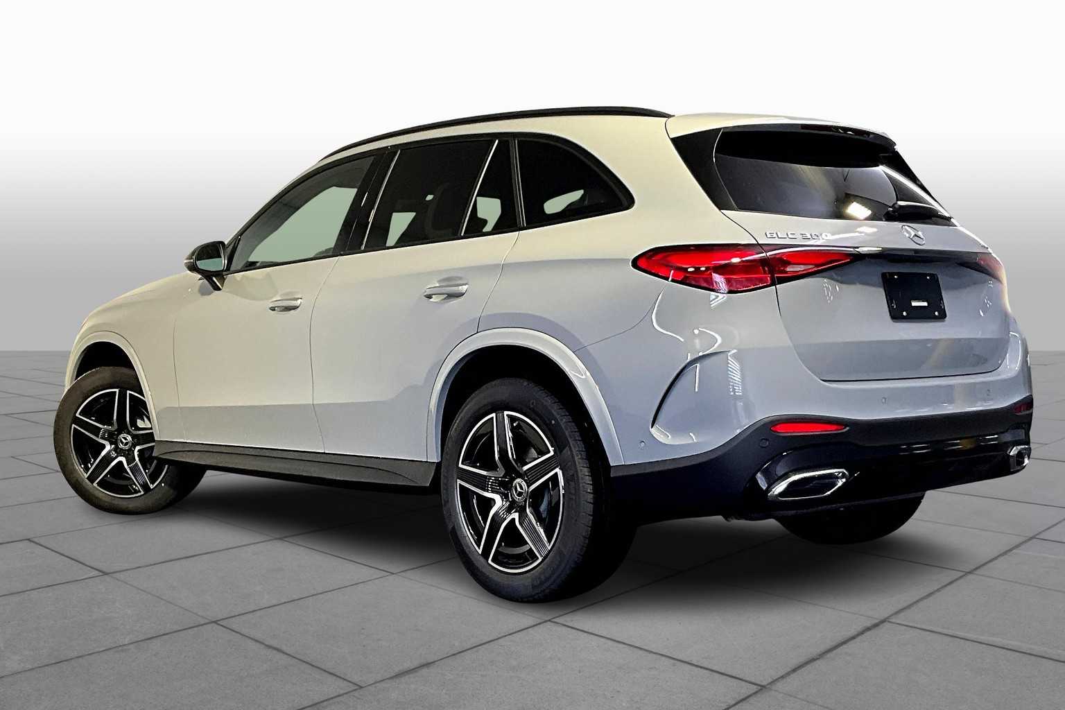 2026 Mercedes Benz GLC 300 4MATIC photo 3