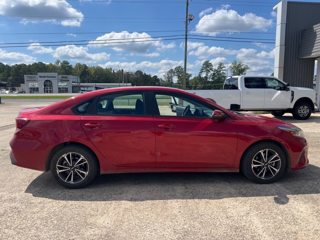 2024 Kia Forte LXS photo 2