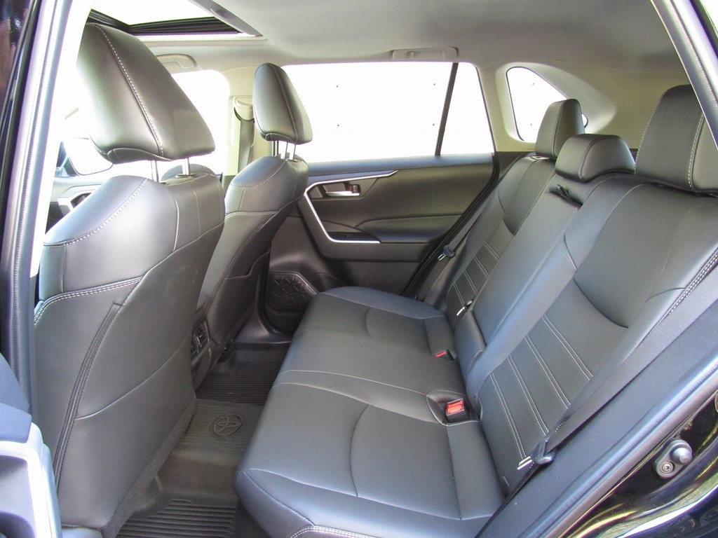 2025 Toyota RAV4 Hybrid XLE Premium photo 13