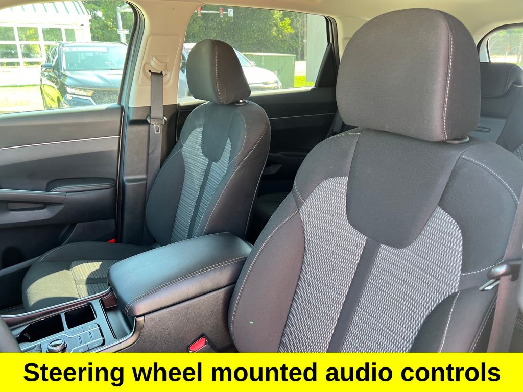 2023 Kia Sorento LX photo 11
