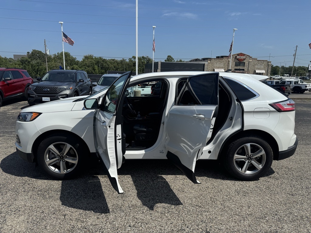 2024 Ford Edge SEL photo 4