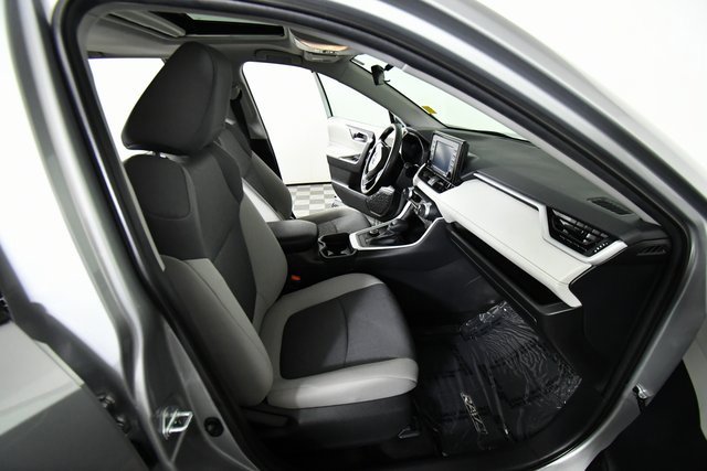 2021 Toyota RAV4 Hybrid XLE photo 21