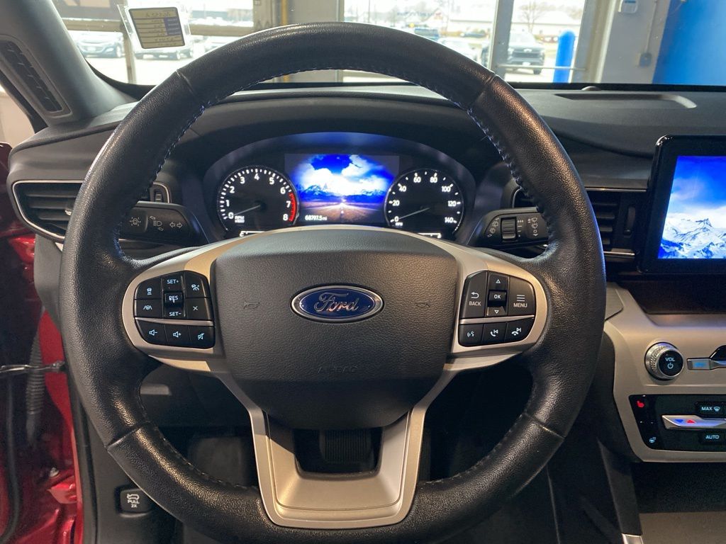 2021 Ford Explorer XLT photo 2