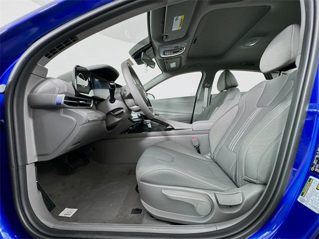 2025 Hyundai Elantra SEL Convenience photo 28