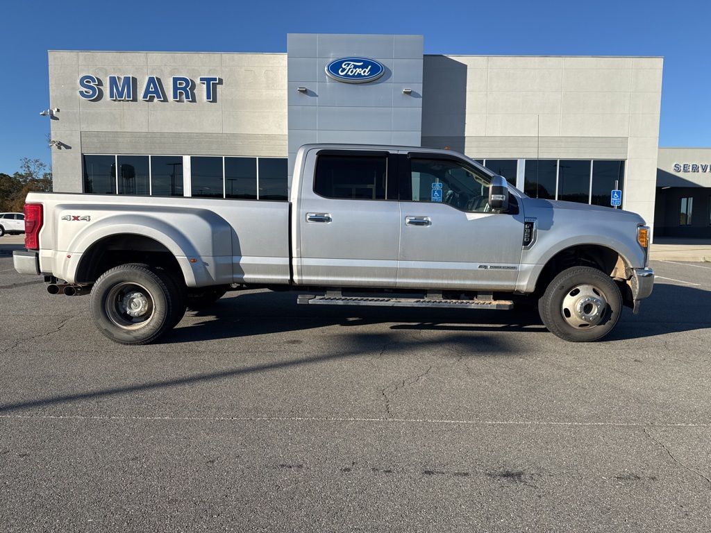 2017 Ford F-350 Super Duty Lariat's photo