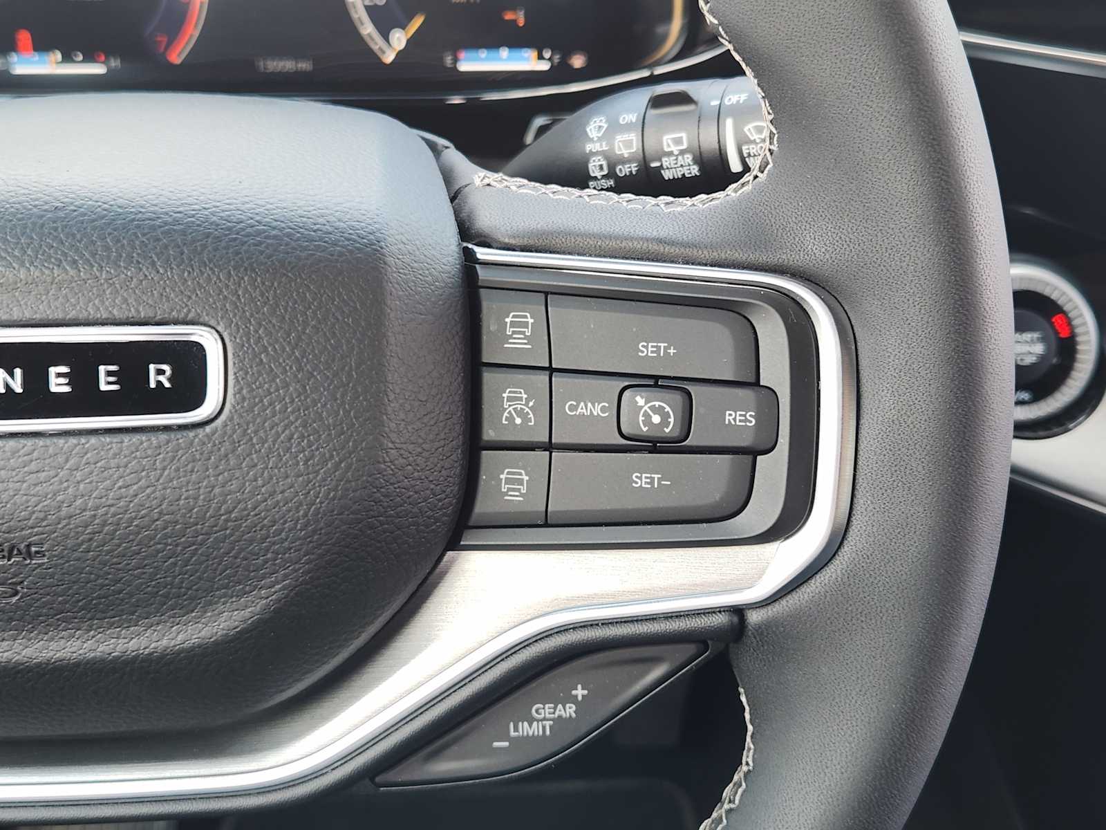 2023 Jeep Wagoneer Series II Carbide photo 28
