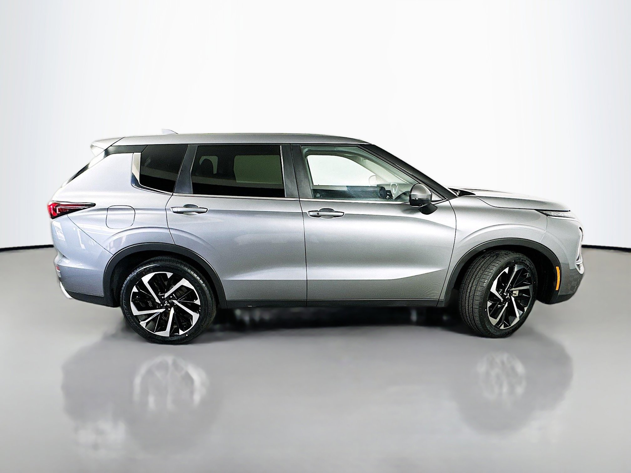 2024 Mitsubishi Outlander SE photo 7