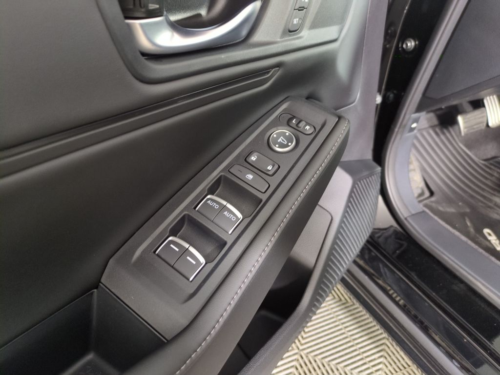 2025 Honda Accord Hybrid Sport-L photo 11