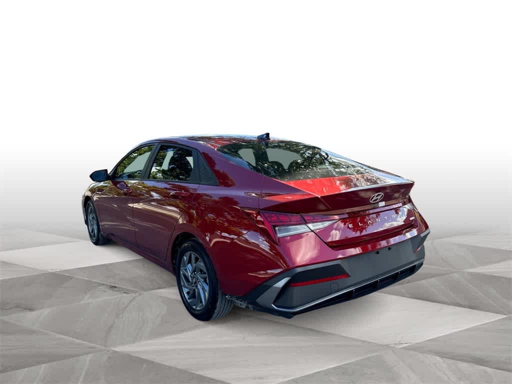 2024 Hyundai Elantra Hybrid Blue photo 5