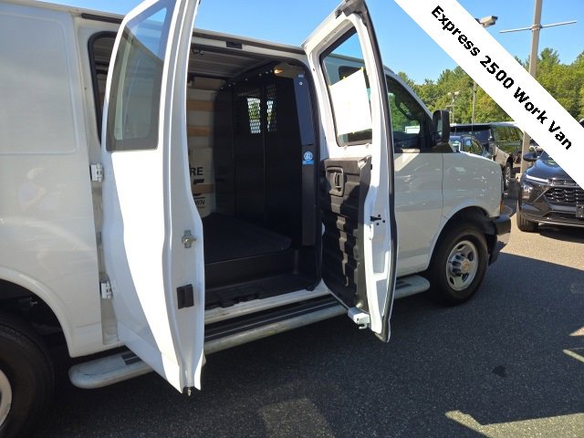 2024 Chevrolet Express Cargo Van 2500 photo 3