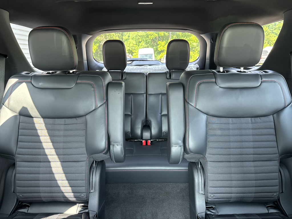 2025 Ford Explorer ST-Line photo 2