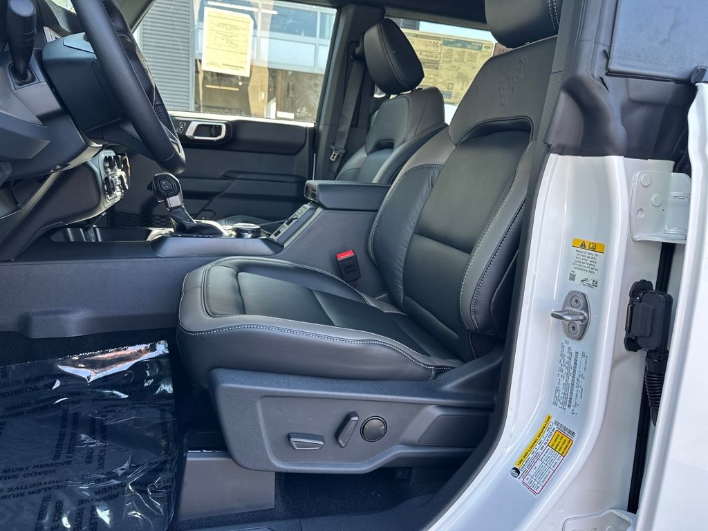 2025 Ford Bronco Outer Banks photo 5