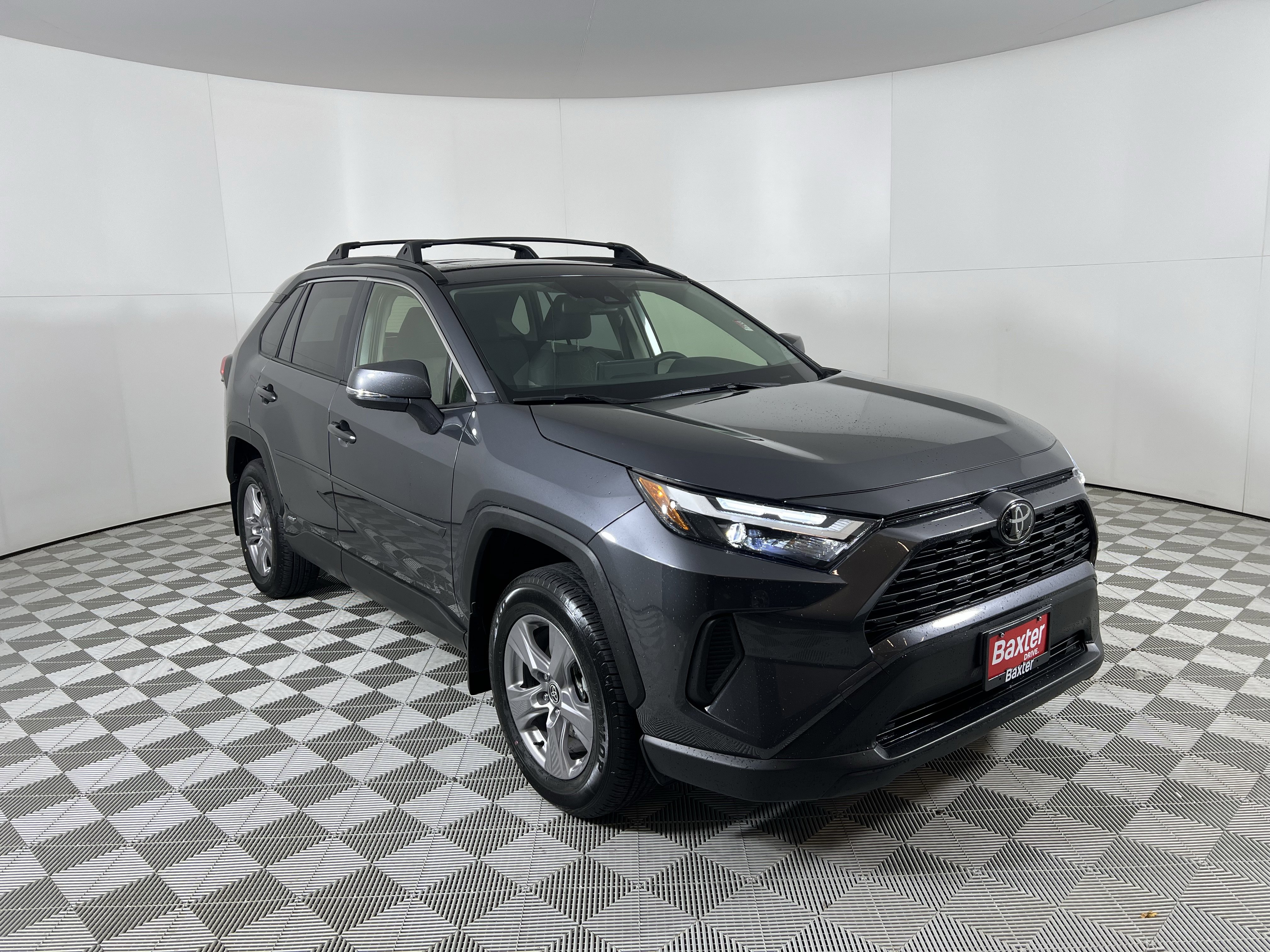 2025 Toyota RAV4 XLE's photo