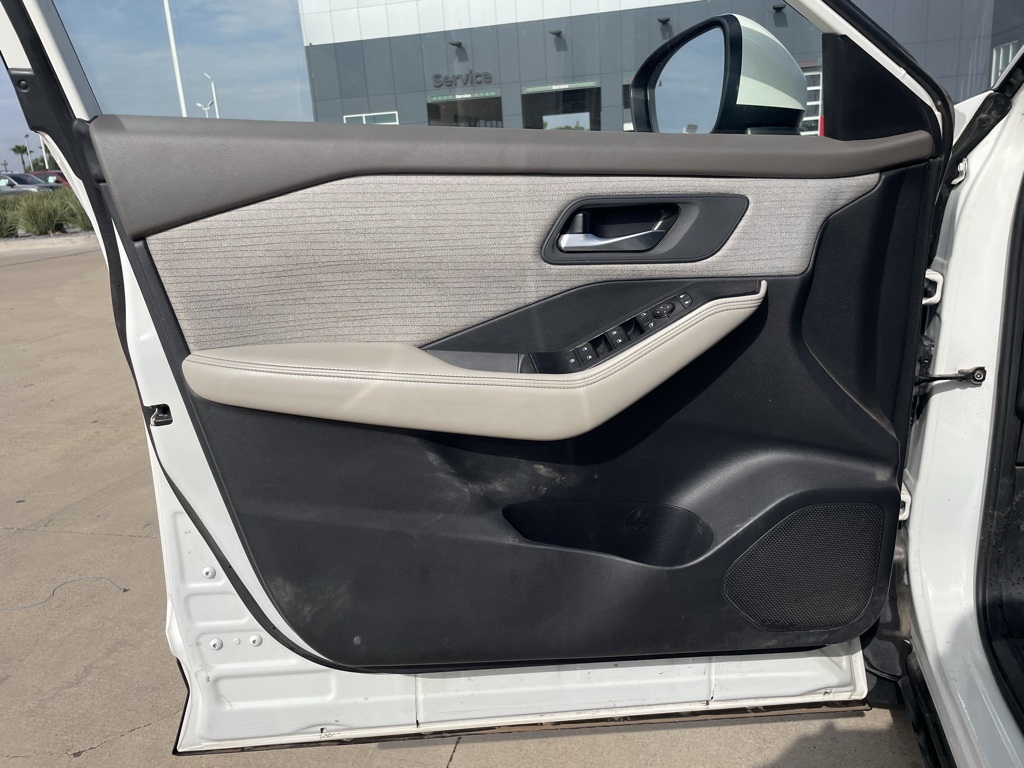 2021 Nissan Rogue SV photo 12