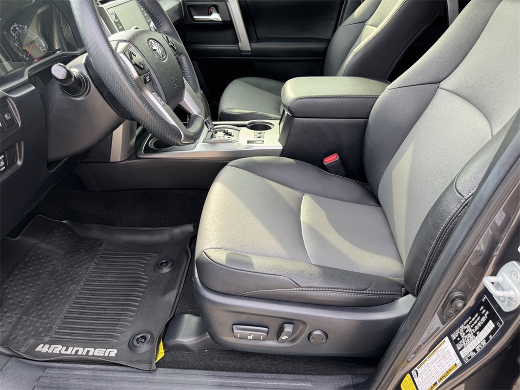 2020 Toyota 4Runner SR5 Premium photo 13